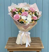 Букет цветов из:  Гвоздики, Орхидеи и Розы в Темиртау