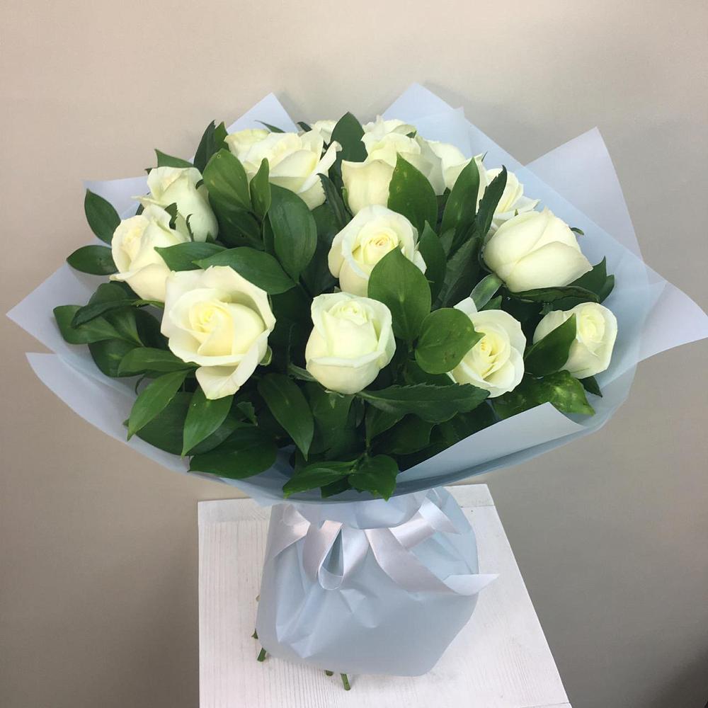 Букет 15 Белых роз Проуд в Темиртау
