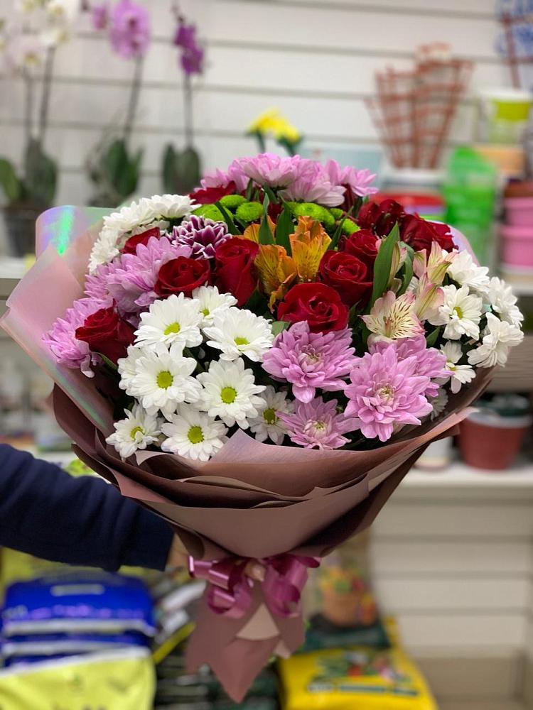 Букет салют цветов в Темиртау Букет цветов из: Розы, Хризантемы и Альстромерии в Темиртау