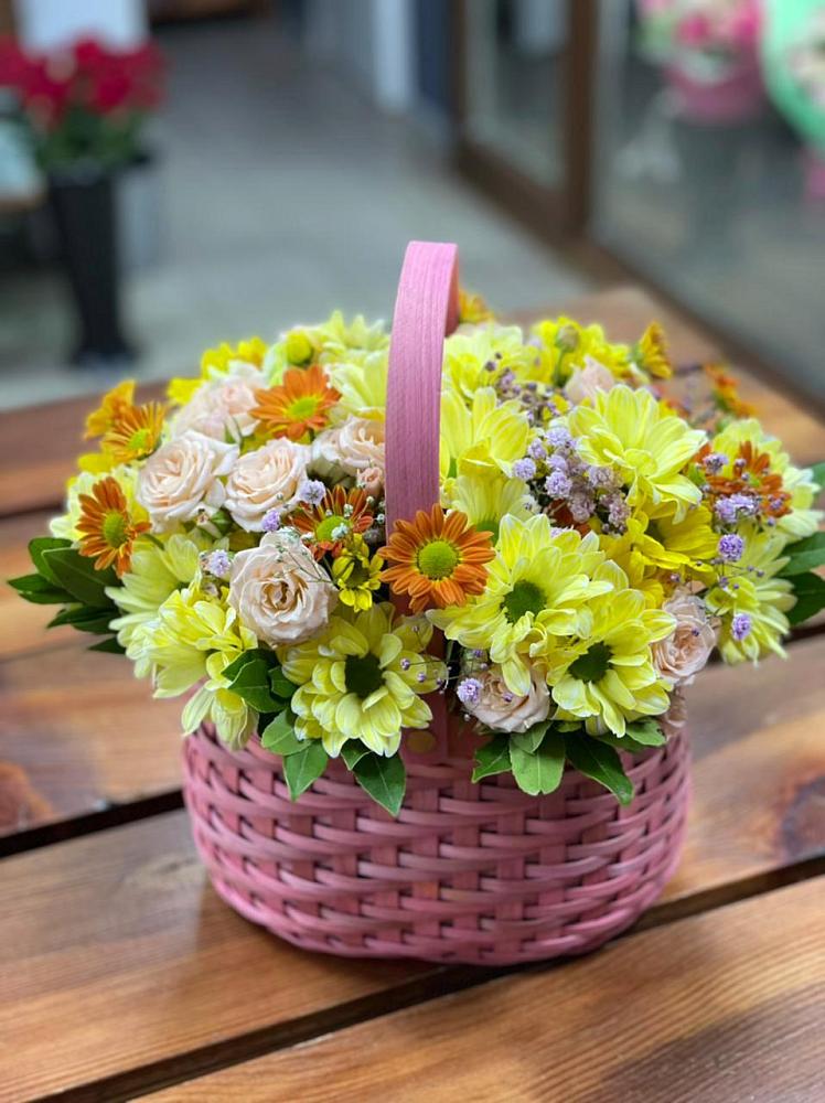 Цветочная композиция из Хризантемы и Розы в корзине в Темиртау